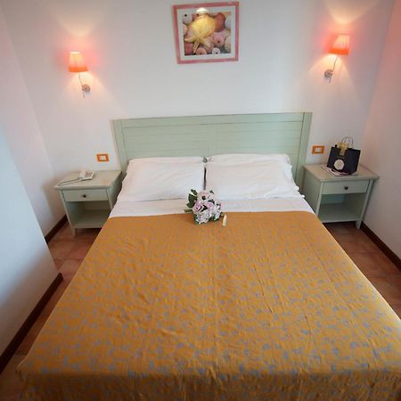 Hotel Villa Tramonto Direttamente Sul Mare 산빈첸초 외부 사진
