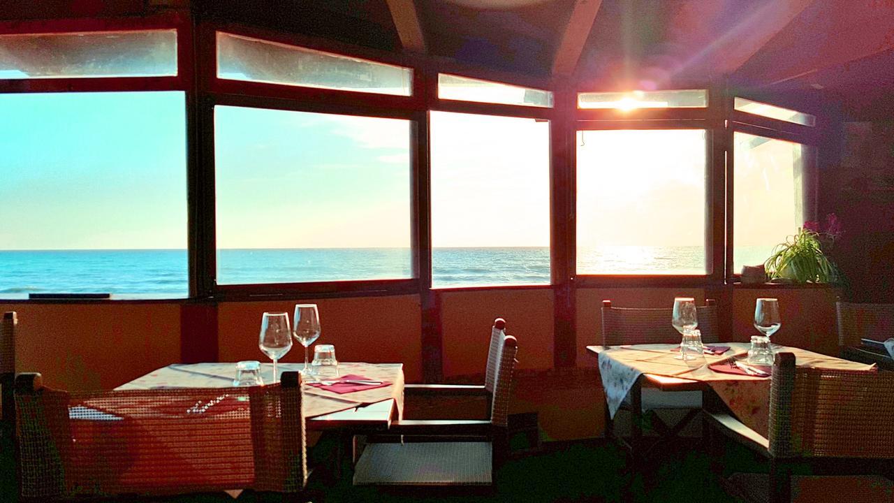 Hotel Villa Tramonto Direttamente Sul Mare 산빈첸초 외부 사진